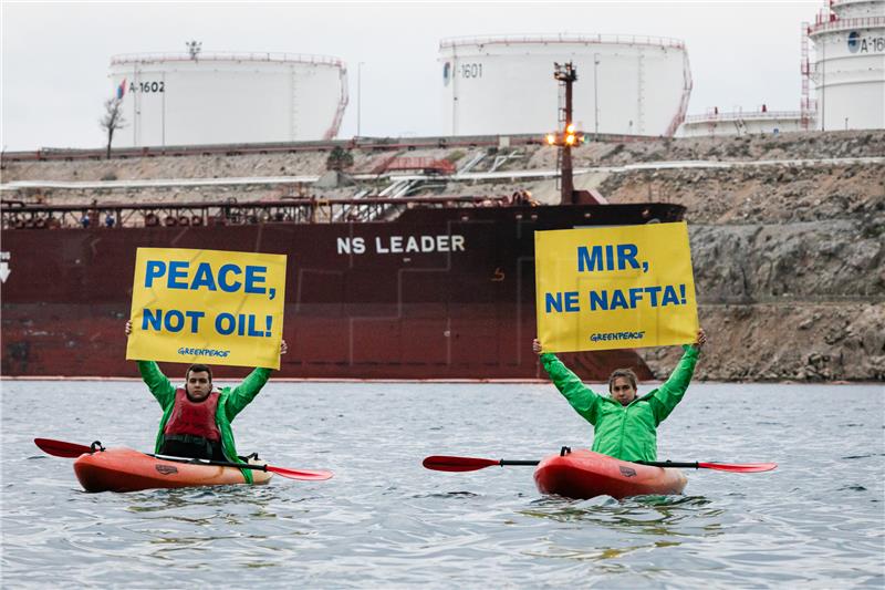 Greenpeace protests against transport of Russian oil to Omišalj port