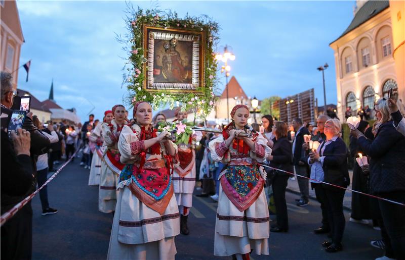 Procesija Majke Božje od Katedrale do Kamenitih vrata