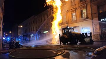 U požaru u Frankopanskoj ulici ozlijeđena četiri radnika, dvojica na liječenju