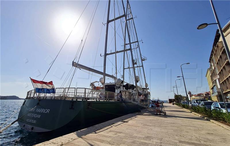 U Šibeniku Greenpeaceov brod, jedrenjak Rainbow Warrior