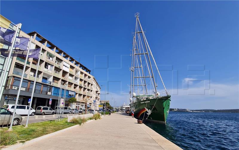 U Šibeniku Greenpeaceov brod, jedrenjak Rainbow Warrior