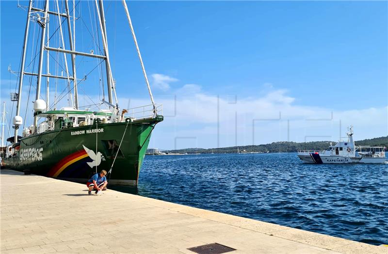 U Šibeniku Greenpeaceov brod, jedrenjak Rainbow Warrior