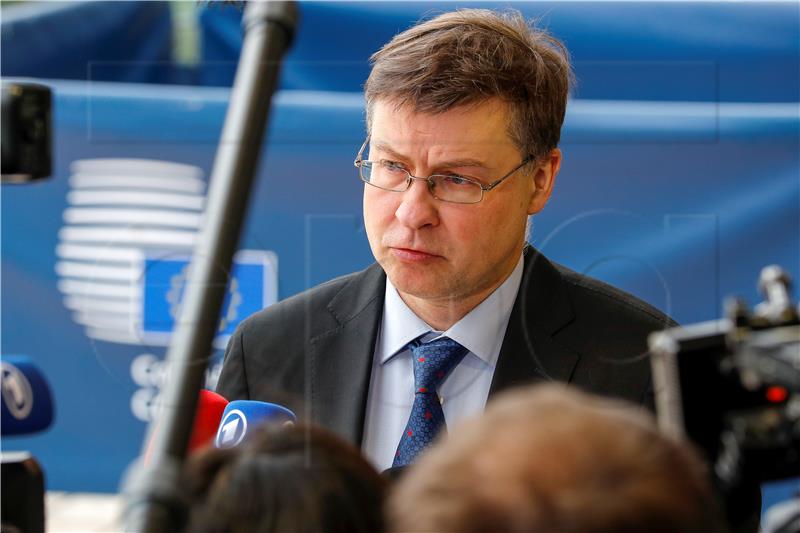 Dombrovskis: Uvođenje eura šalje snažan signal investitorima, potiče rast i standard