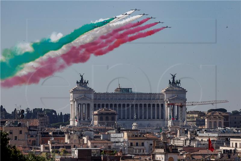 Italija uz vojnu paradu slavi 76 godina republike 