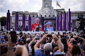 Glazbene zvijezde na koncertu u Londonu povodom kraljičina jubileja