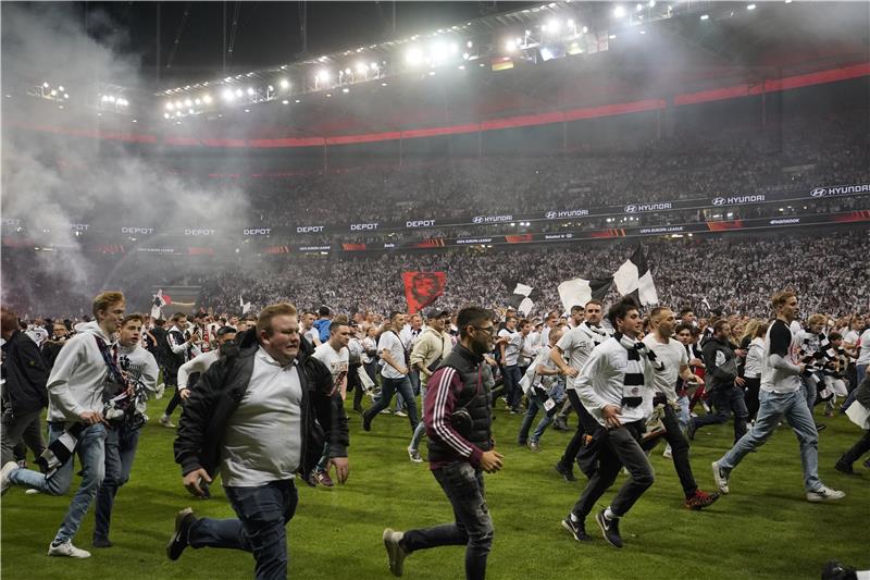 Eintracht kažnjen zbog upada navijača na teren