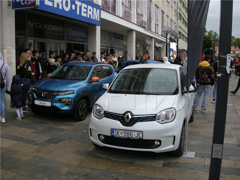 U Sisku izložba električnih automobila