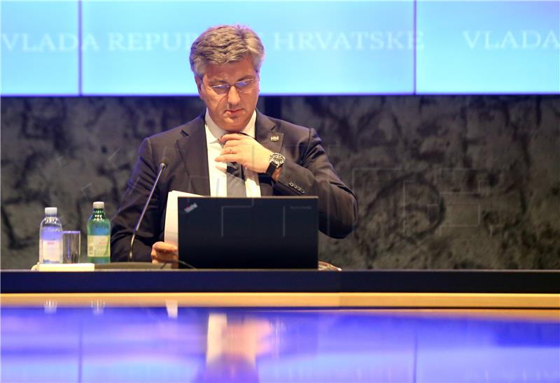 Plenković: We'll talk with everyone in parliament but only about referendum