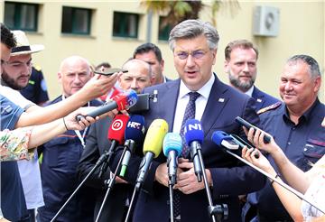 Plenković posjetio Državnu vatrogasnu intervencijsku postrojbu u Divuljama