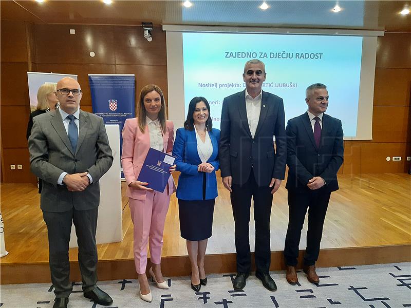 Agreements on 45 Croatia-Bosnia cross-border cooperation projects granted