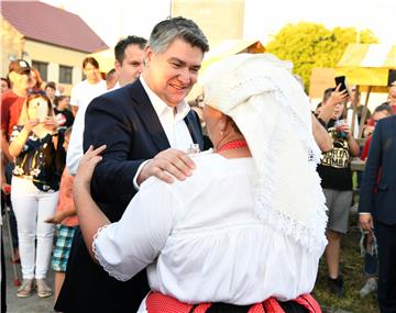 Milanović sudjelovao je u Babinoj Gredi na otvorenju 10. Bećarfest-a