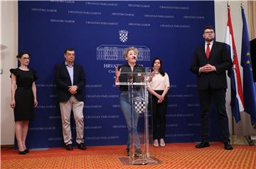 Konferencija za medije saborskih zastupnika o pokretanju povjerenja ministru Berošu