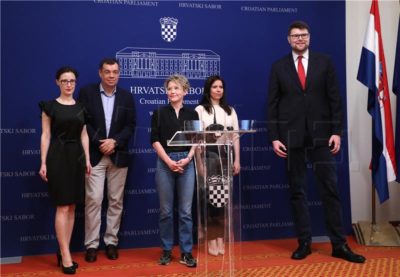 Konferencija za medije saborskih zastupnika o pokretanju povjerenja ministru Berošu