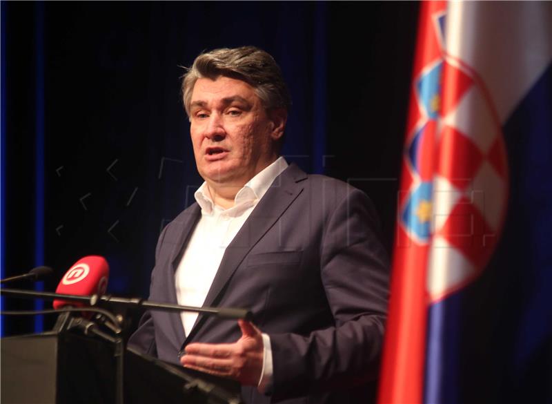 Milanović: Zašto Schmidt ne iskoristi ovlasti i promijeni izborni zakon u BiH?