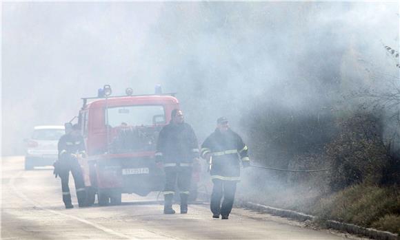 Gori na miniranom području nekadašnje raketne baze u Žrnovnici