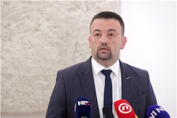 Hrvatski suverenisti prikupljaju potpise za opoziv ministra Grlića Radmana