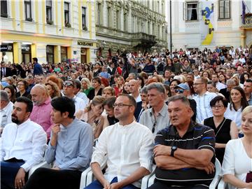 Na središnjem varaždinskom trgu više od 200 glazbenika izvelo 'The Queen Symphony'