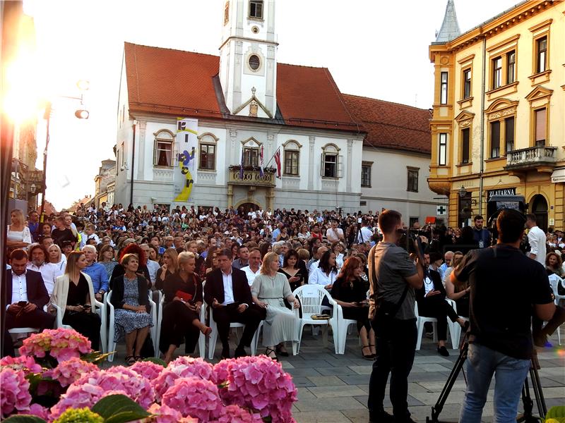 Na središnjem varaždinskom trgu više od 200 glazbenika izvelo 'The Queen Symphony'