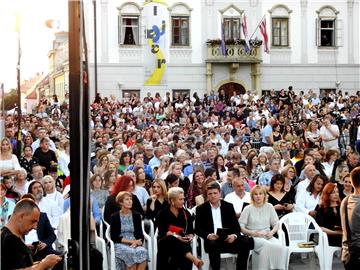 Na središnjem varaždinskom trgu više od 200 glazbenika izvelo 'The Queen Symphony'