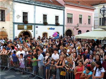 Na središnjem varaždinskom trgu više od 200 glazbenika izvelo 'The Queen Symphony'