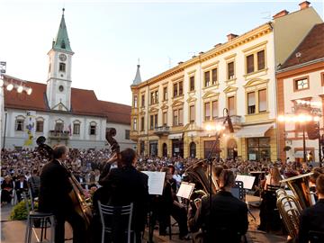 Na središnjem varaždinskom trgu više od 200 glazbenika izvelo 'The Queen Symphony'