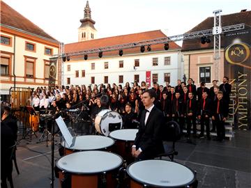 Na središnjem varaždinskom trgu više od 200 glazbenika izvelo 'The Queen Symphony'