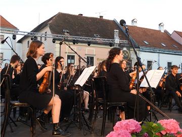 Na središnjem varaždinskom trgu više od 200 glazbenika izvelo 'The Queen Symphony'