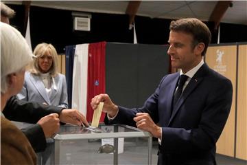 Macron gubi apsolutnu većinu u parlamentu, pokazuju izlazne ankete