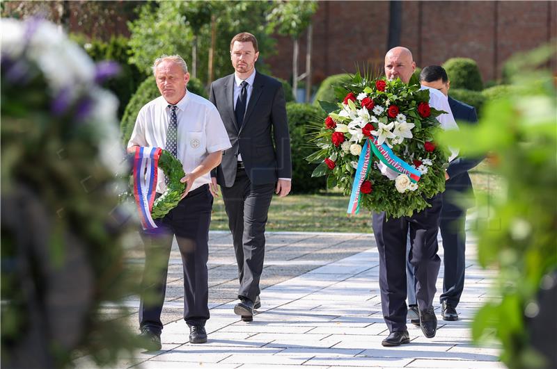 Polaganje vijenaca povodom obilježavanja dana antifašističke borbe