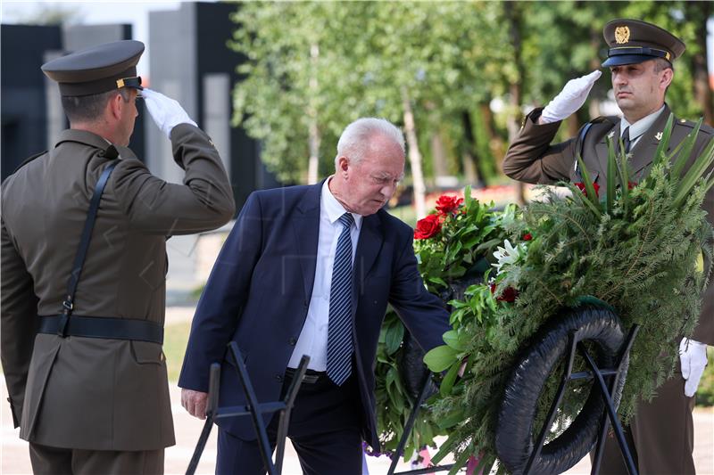 Polaganje vijenaca povodom obilježavanja dana antifašističke borbe