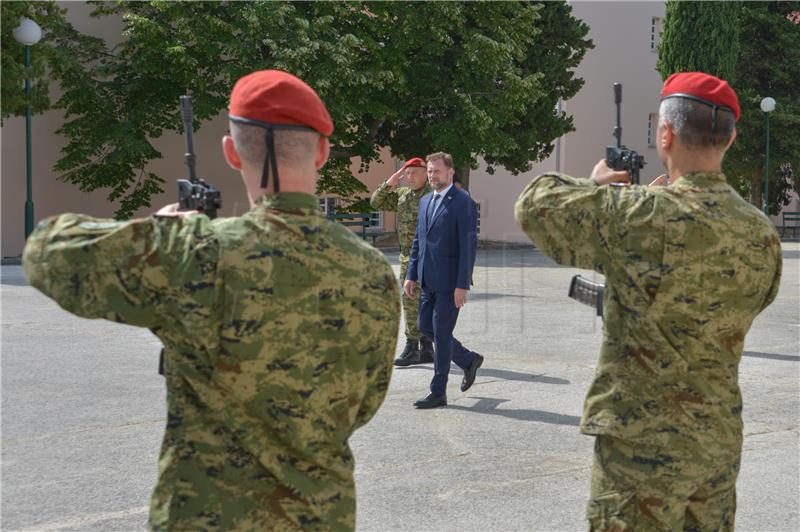 Knin: Ministar Banožić u radnom posjetu Gardijskoj mehaniziranoj brigadi