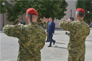 Knin: Ministar Banožić u radnom posjetu Gardijskoj mehaniziranoj brigadi