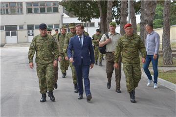 Knin: Ministar Banožić u radnom posjetu Gardijskoj mehaniziranoj brigadi