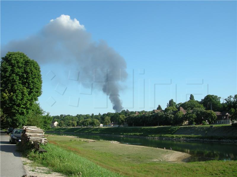 Sisak- Veliki požar u Južnoj industrijskoj zoni  