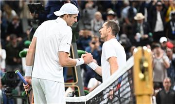 Wimbledon: Isner izbacio Murrayja, ispala i Raducanu