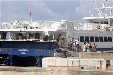 Katamaran Dubravka uplovio u riječku luku Porto Baroš