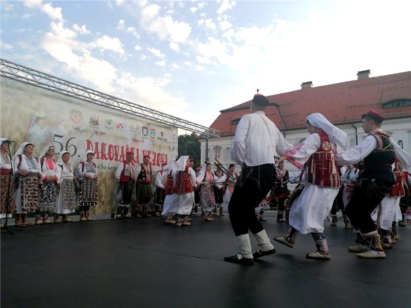 Folklorom, kolom iz „Ere…“ i gastronomijom Đakovu se predstavila SDŽ