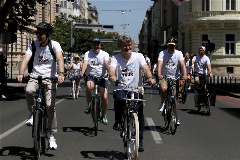 Danski i francuski veleposlanik bicikliranjem obilježili početak Tour de Francea