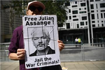 BRITAIN ASSANGE PROTEST