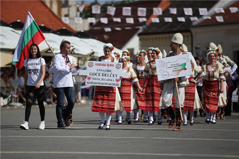 Svečani mimohod 56. Đakovačkih vezova