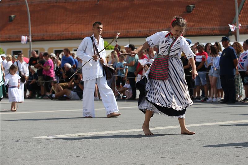 Svečani mimohod 56. Đakovačkih vezova