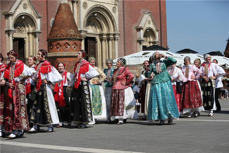 Svečani mimohod 56. Đakovačkih vezova