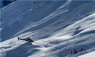 Najmanje petero mrtvih u lavini na Dolomitima