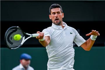 Wimbledon: Đoković uz izgubljeni set prošao dalje