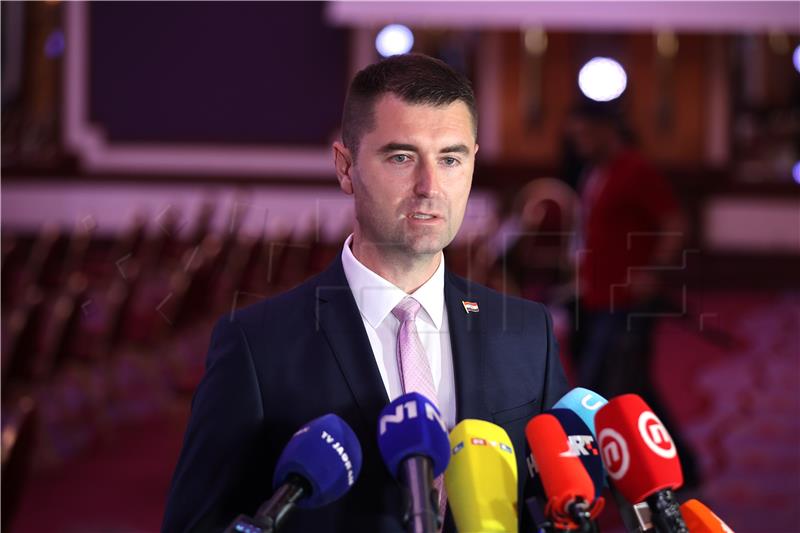 Filipović: Ina će podmetnuti leđa za male distributere