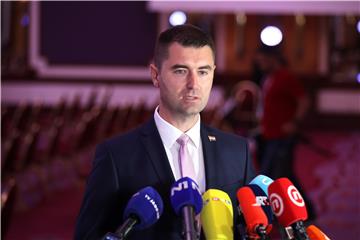 Filipović: Ina će podmetnuti leđa za male distributere