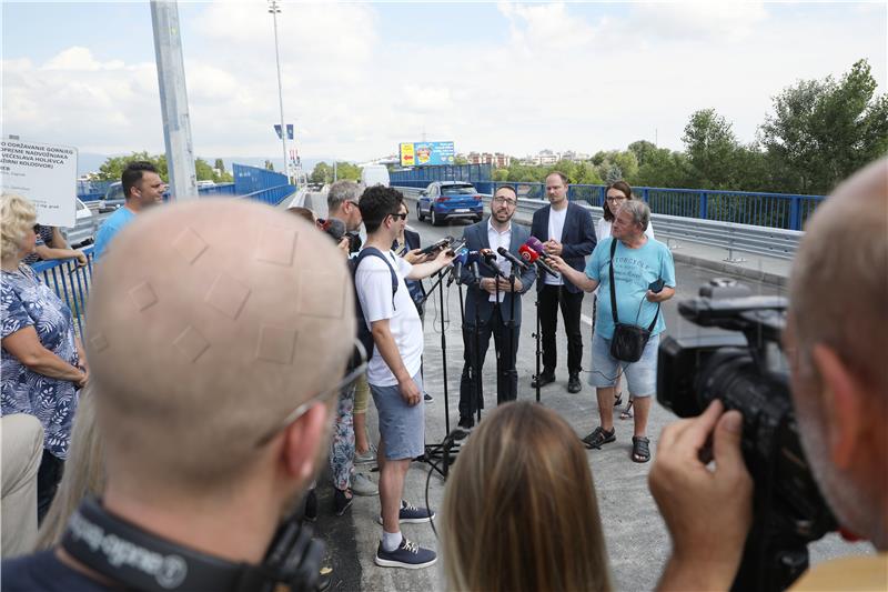 Gradonačelnik Tomašević pustio u promet nadvožnjak na Aveniji Većeslava Holjevca