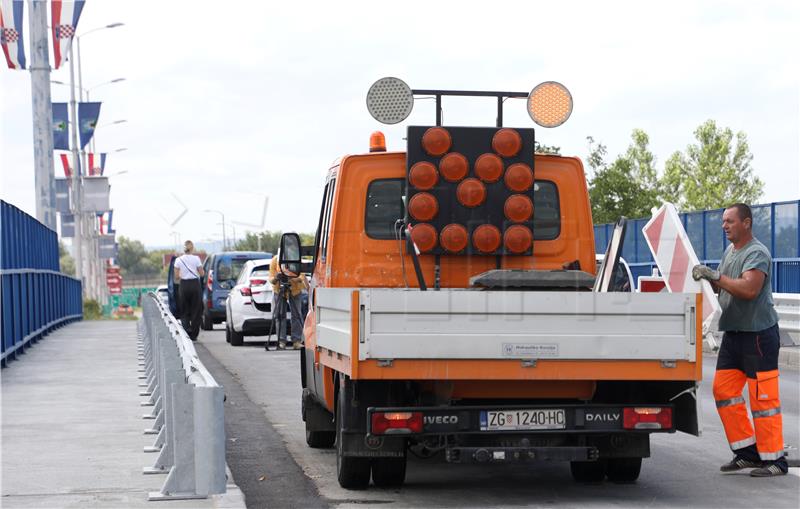 Gradonačelnik Tomašević pustio u promet nadvožnjak na Aveniji Većeslava Holjevca