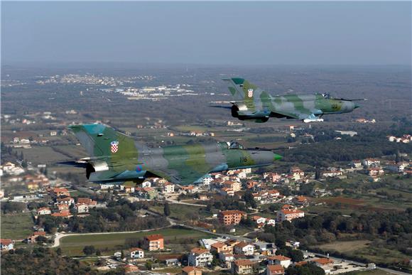 Zbog letačkih aktivnosti lovačkih aviona HRZ-a moguće probijanje zvučnog zida