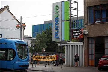 Prosvjedna akcija pokreta Extinction Rebellion Zagreb ispred Plinacro-a